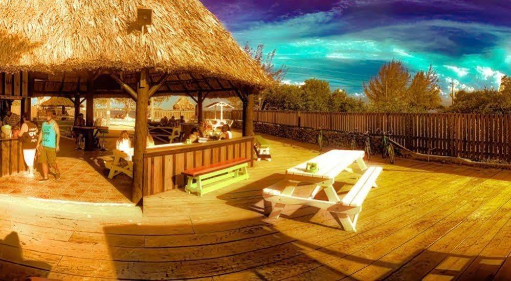 The Venue - Utila Hostel Exterior photo