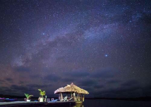 The Venue - Utila Hostel Exterior photo